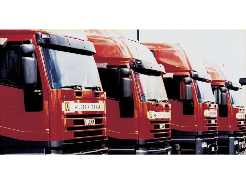 IVECO festeggia 50 anni di innovazione pionieristica, abbracciando la sua forte tradizione per guidare la strada del cambiamento